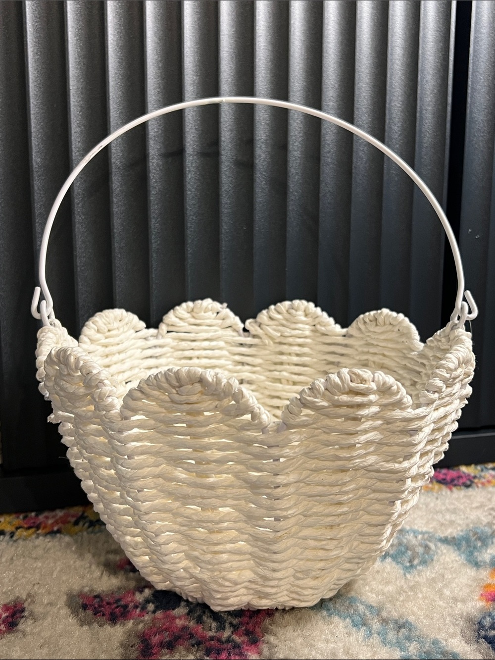 Ashland White Scallop Tulip Flower Raffia Basket w/ Metal Handle & Frame